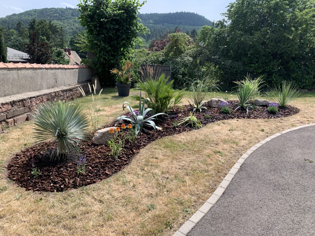 Réalisation d’un massif végétal à Guebwiller près de Soultz-Haut-Rhin